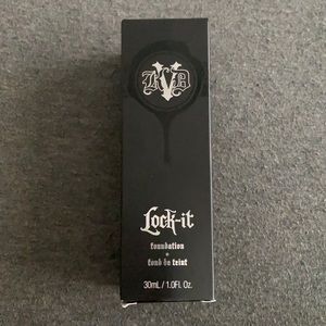 Kay Von D - Lick It Foundation LIGHT 45